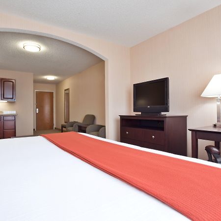Holiday Inn Express Hotel & Suites Tipp City By Ihg Esterno foto