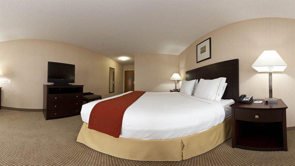 Holiday Inn Express Hotel & Suites Tipp City By Ihg Esterno foto