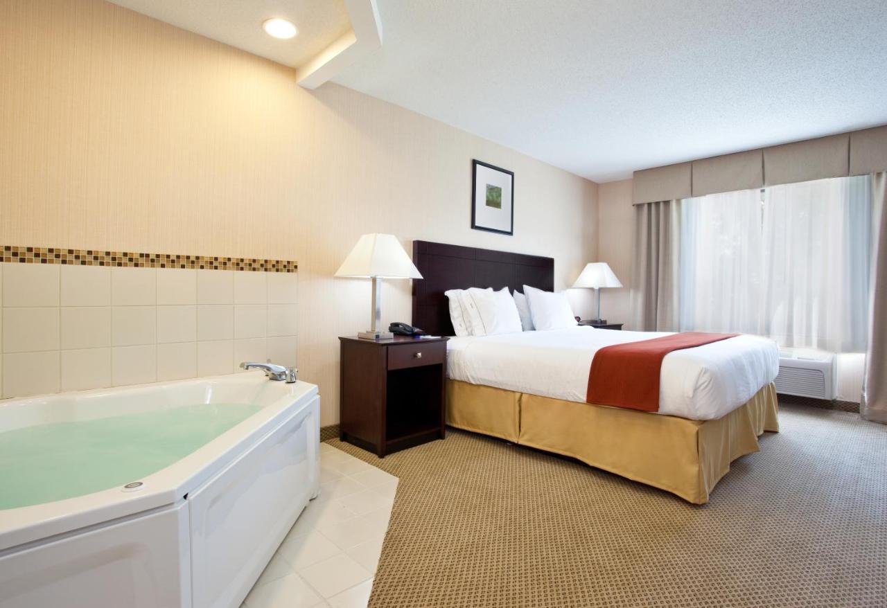 Holiday Inn Express Hotel & Suites Tipp City By Ihg Esterno foto