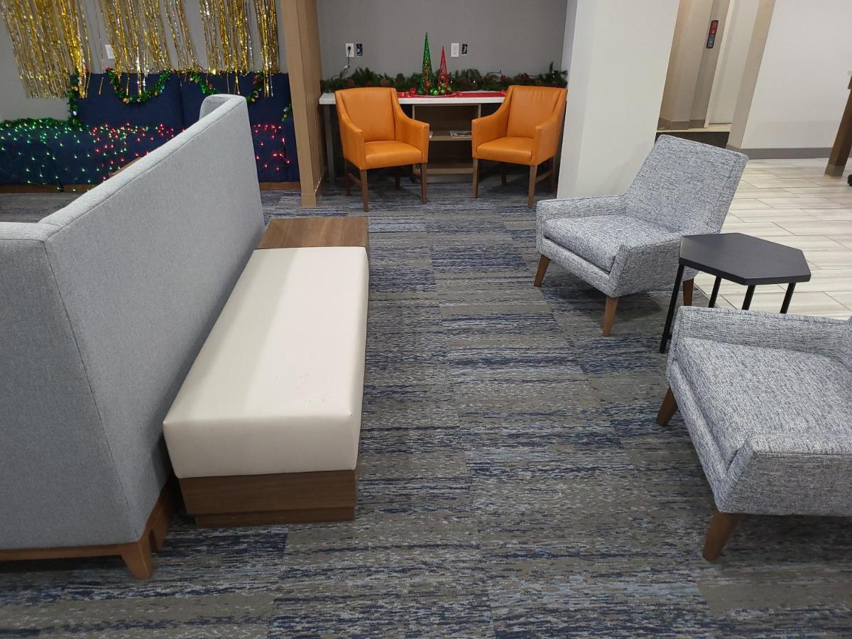 Holiday Inn Express Hotel & Suites Tipp City By Ihg Esterno foto
