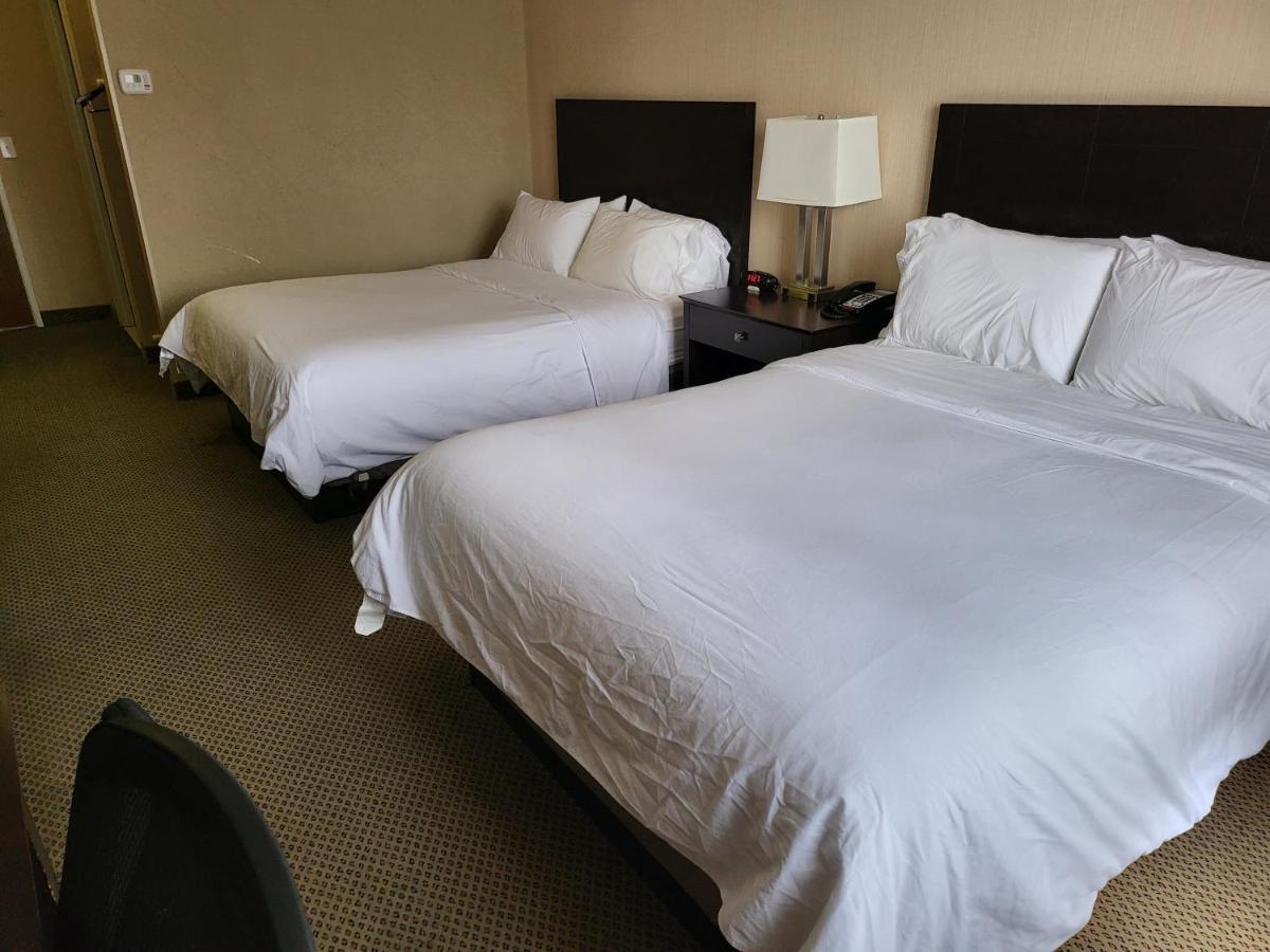 Holiday Inn Express Hotel & Suites Tipp City By Ihg Esterno foto