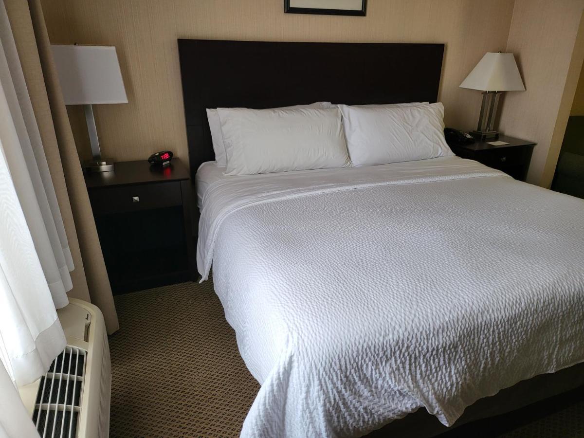 Holiday Inn Express Hotel & Suites Tipp City By Ihg Esterno foto