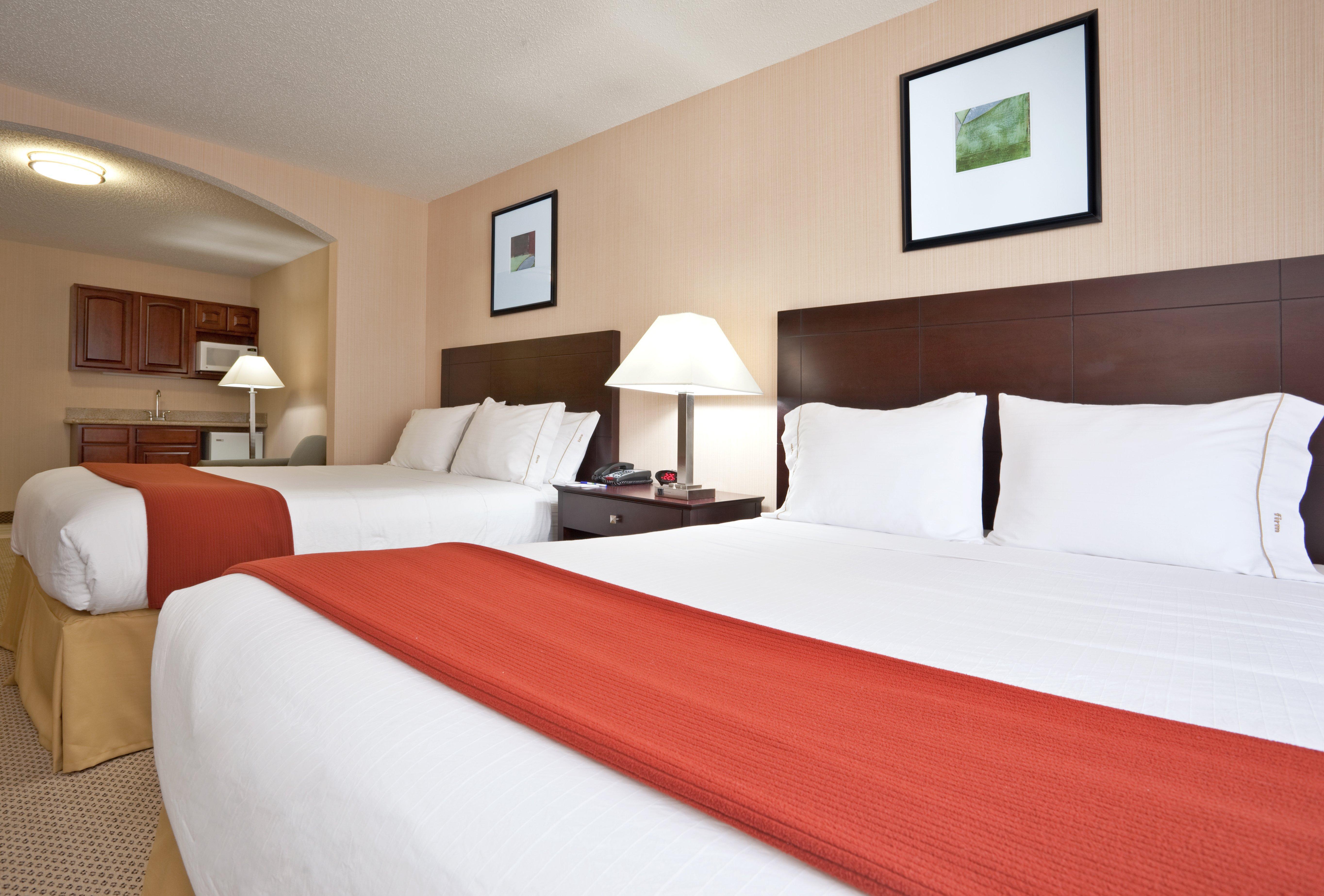 Holiday Inn Express Hotel & Suites Tipp City By Ihg Esterno foto