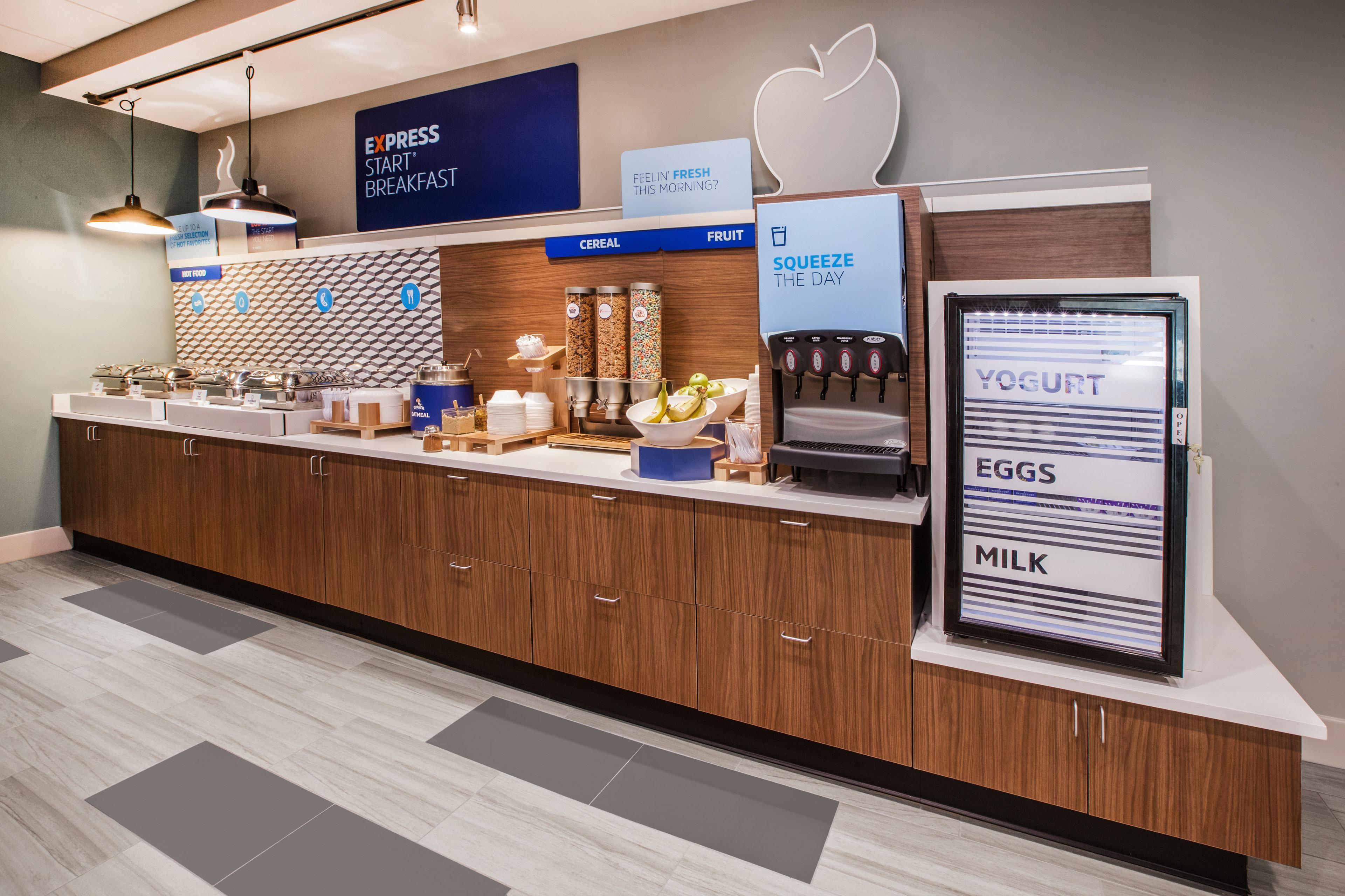 Holiday Inn Express Hotel & Suites Tipp City By Ihg Esterno foto