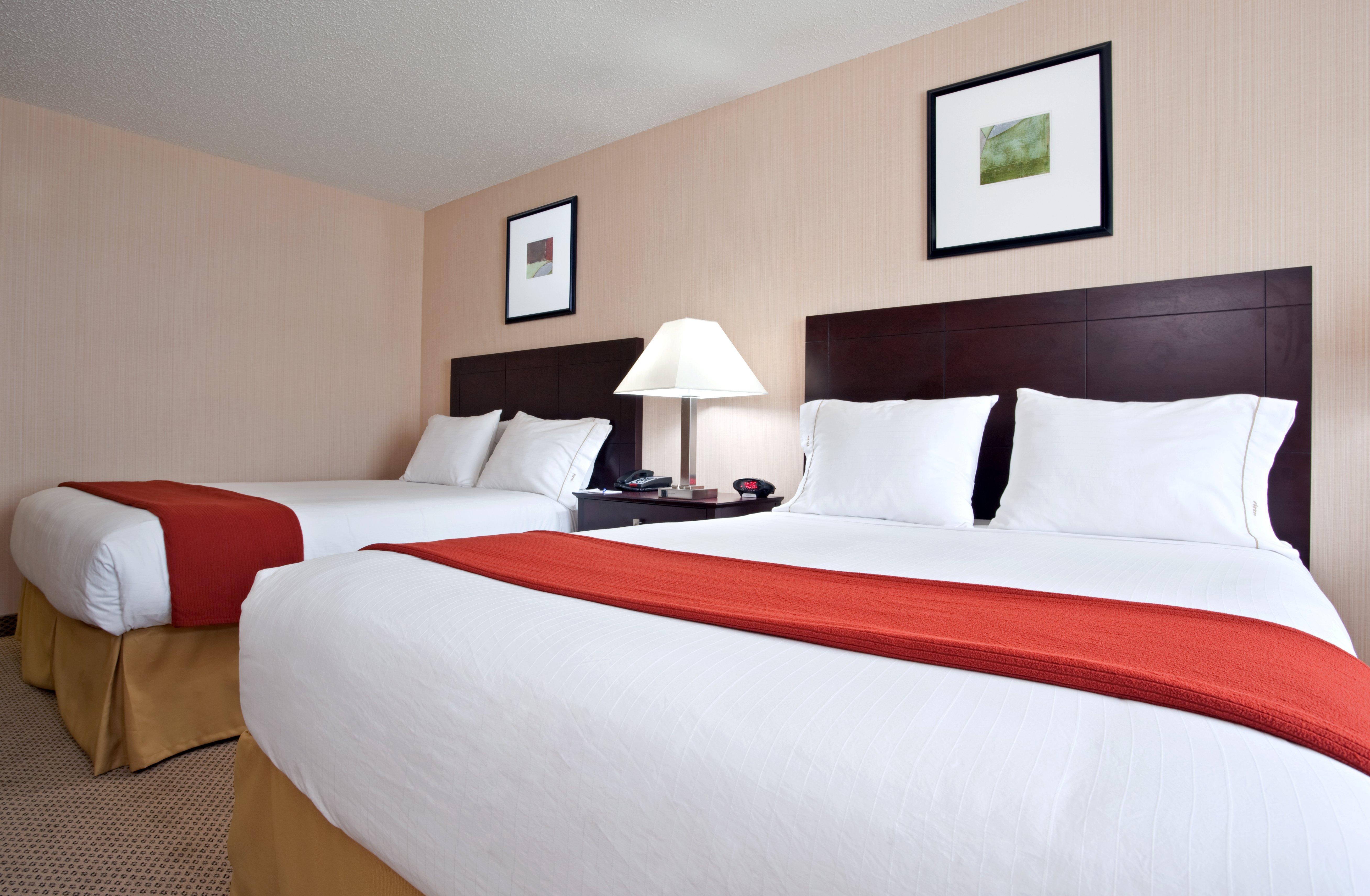 Holiday Inn Express Hotel & Suites Tipp City By Ihg Esterno foto